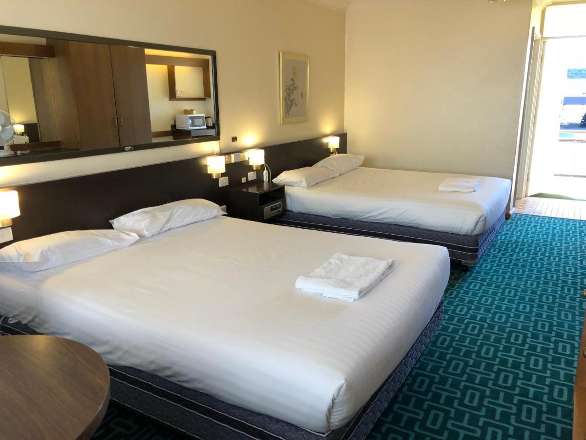 Canberra Lyneham Motor Inn Ngoại thất bức ảnh