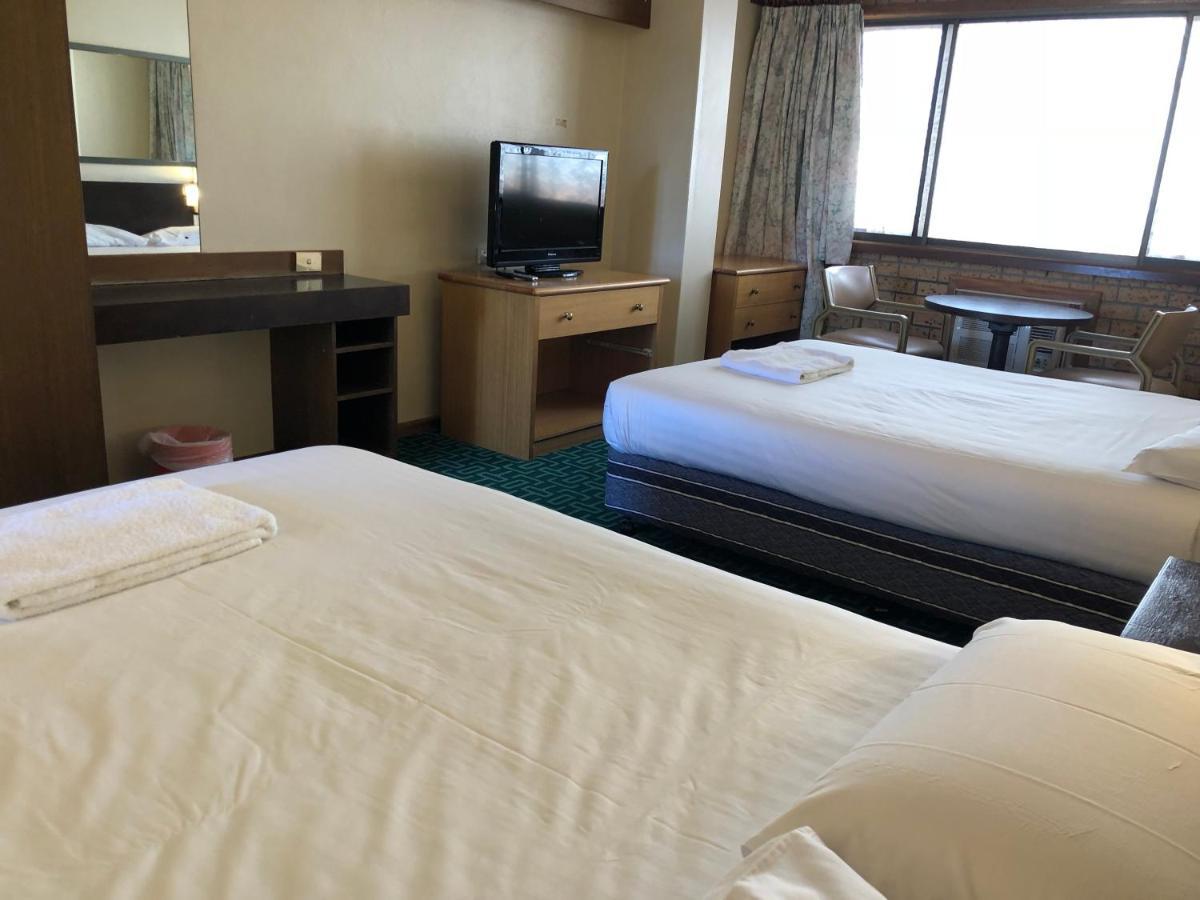 Canberra Lyneham Motor Inn Ngoại thất bức ảnh