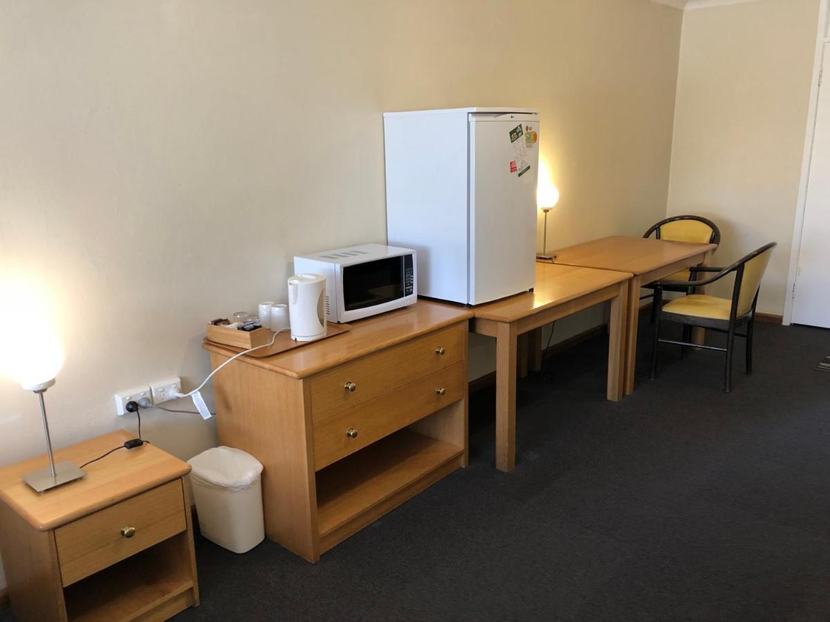 Canberra Lyneham Motor Inn Ngoại thất bức ảnh