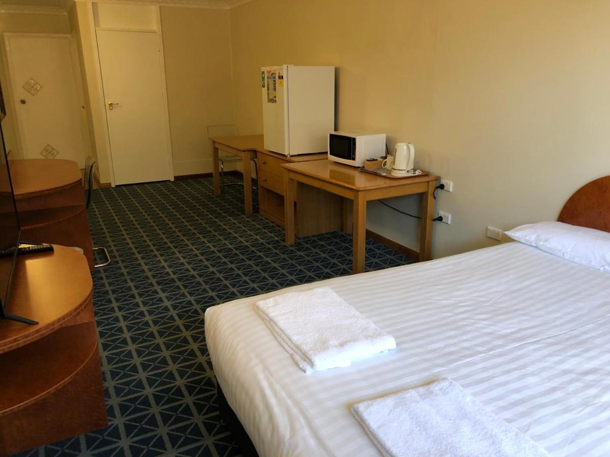 Canberra Lyneham Motor Inn Ngoại thất bức ảnh