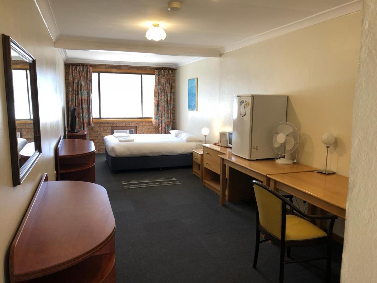 Canberra Lyneham Motor Inn Ngoại thất bức ảnh