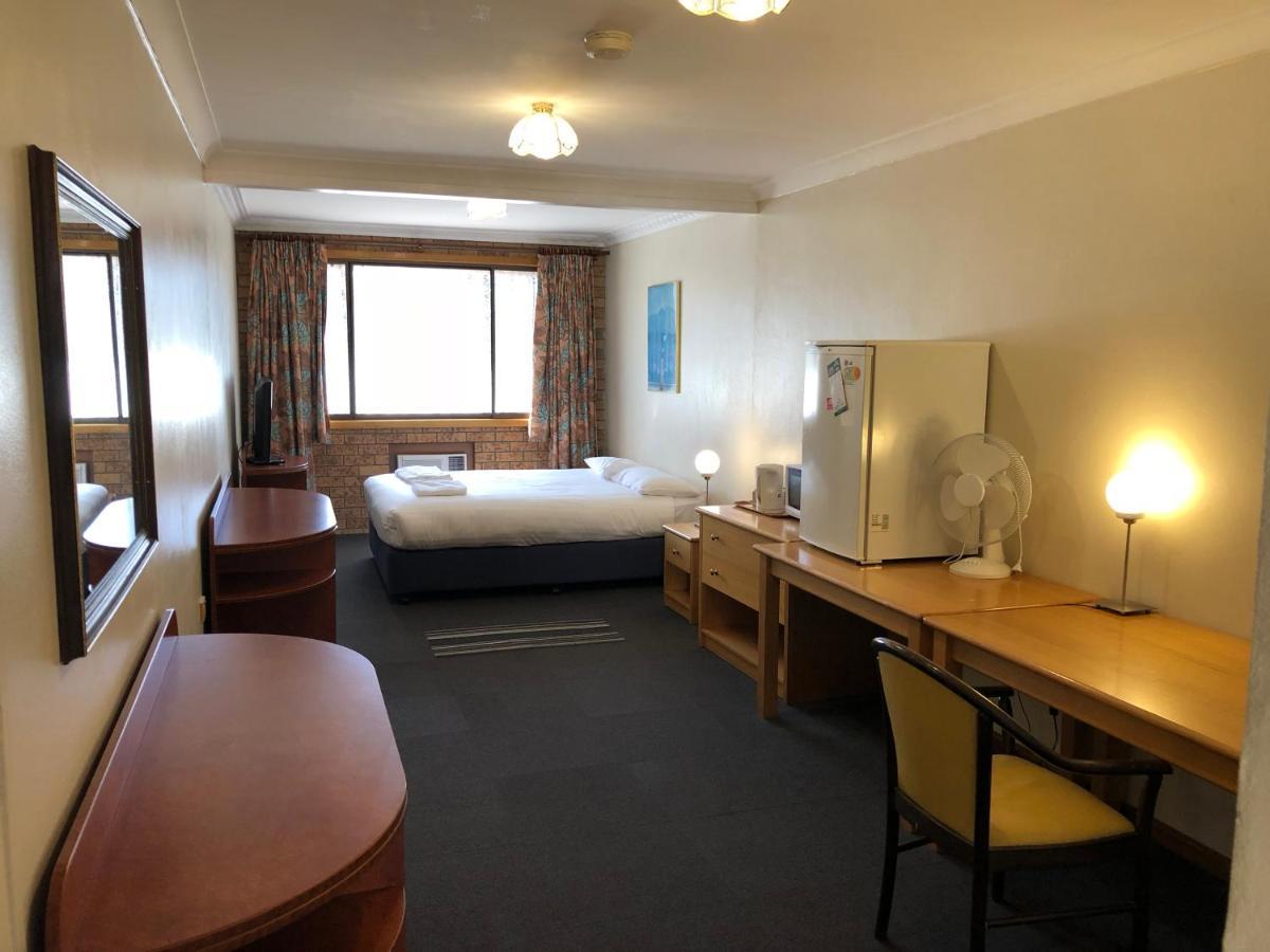 Canberra Lyneham Motor Inn Ngoại thất bức ảnh