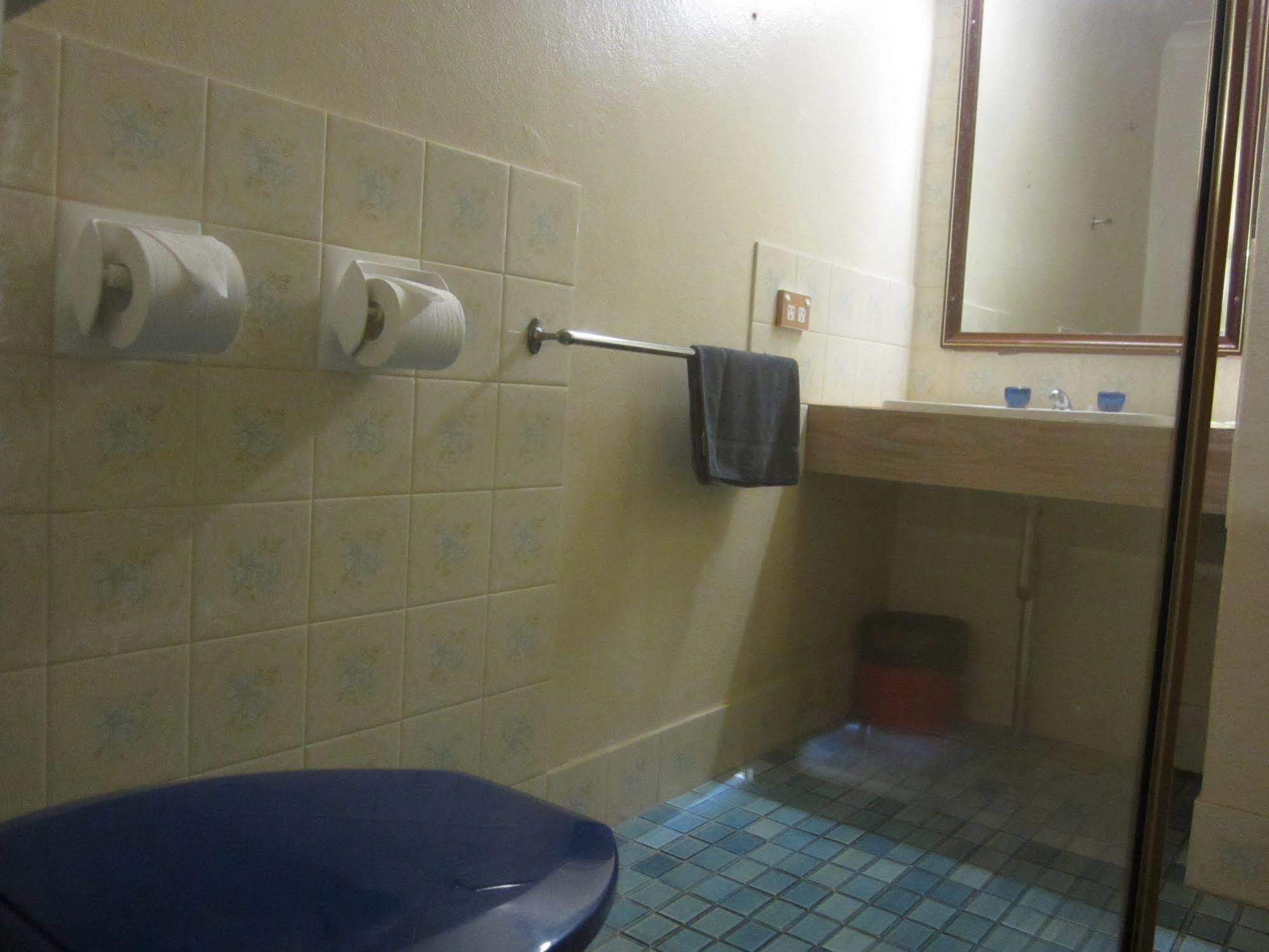 Canberra Lyneham Motor Inn Ngoại thất bức ảnh